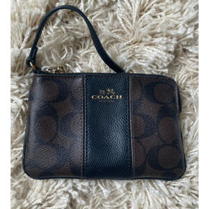 Coach Women's Small Corner Zip Wristlet in Signature Canvas (Walnut / Black)